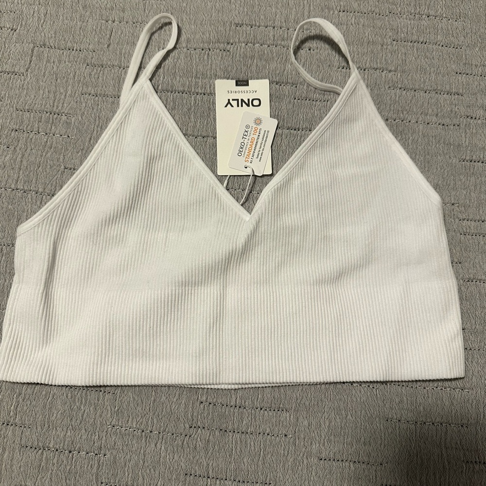 Only Vicky Rib Seamless V Neck Bra Top in White Size M/L